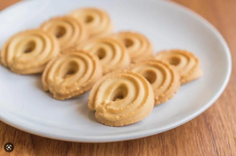 Biscoitos amanteigados em formato decorativo